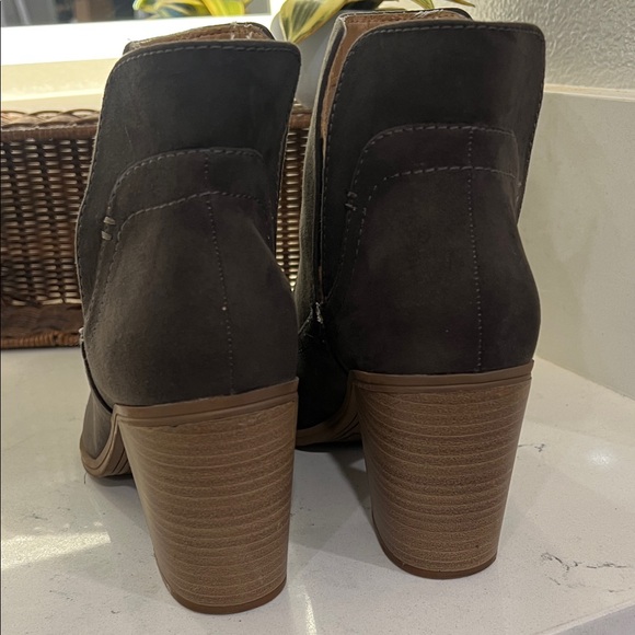 Express brown women’s Ankle Booties size 9 - Picture 7 of 16